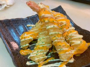 Juicy shrimp tempura mayonnaise sauce
